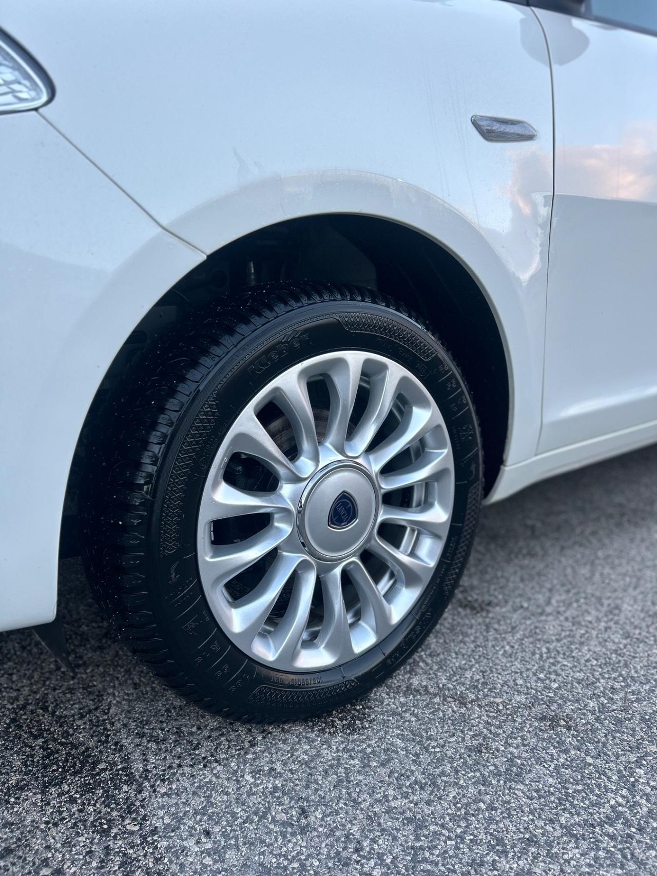 Lancia Ypsilon 1.2 69 CV 5 porte S&S Platinum