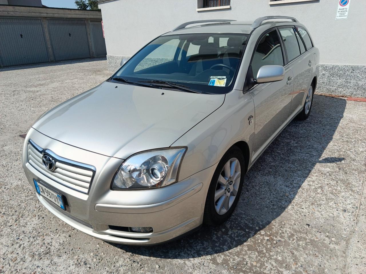 Toyota Avensis 2.0 D-4D 16V Station Wagon DOPPIO TRENO DI PNEUMATICI