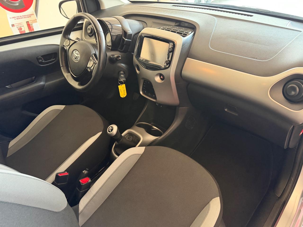 Toyota Aygo 1.0 VVT-i 69 CV 5 porte x-wave