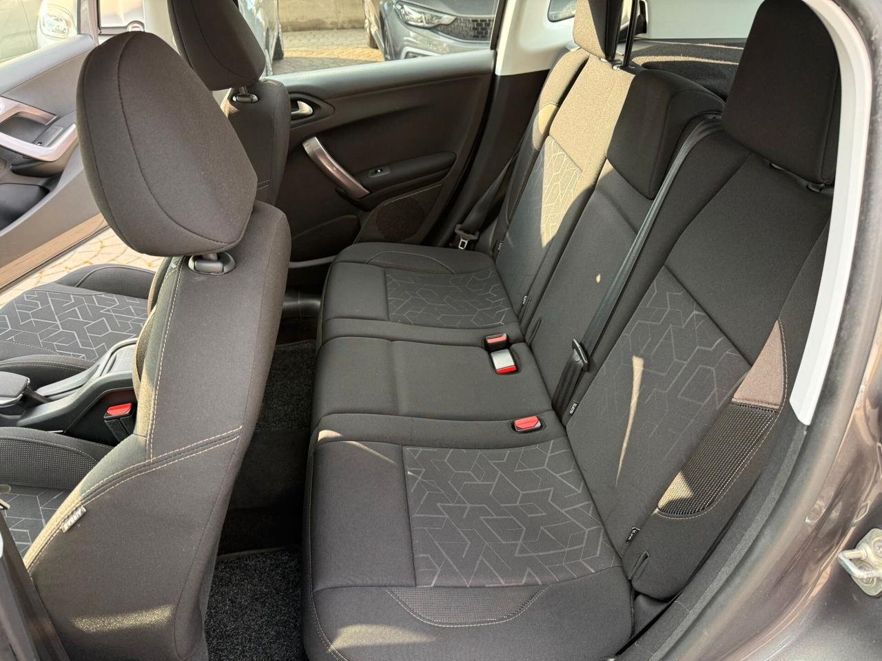 Peugeot 2008 1.6 e-HDi 92 CV Stop&Start Urban Cross