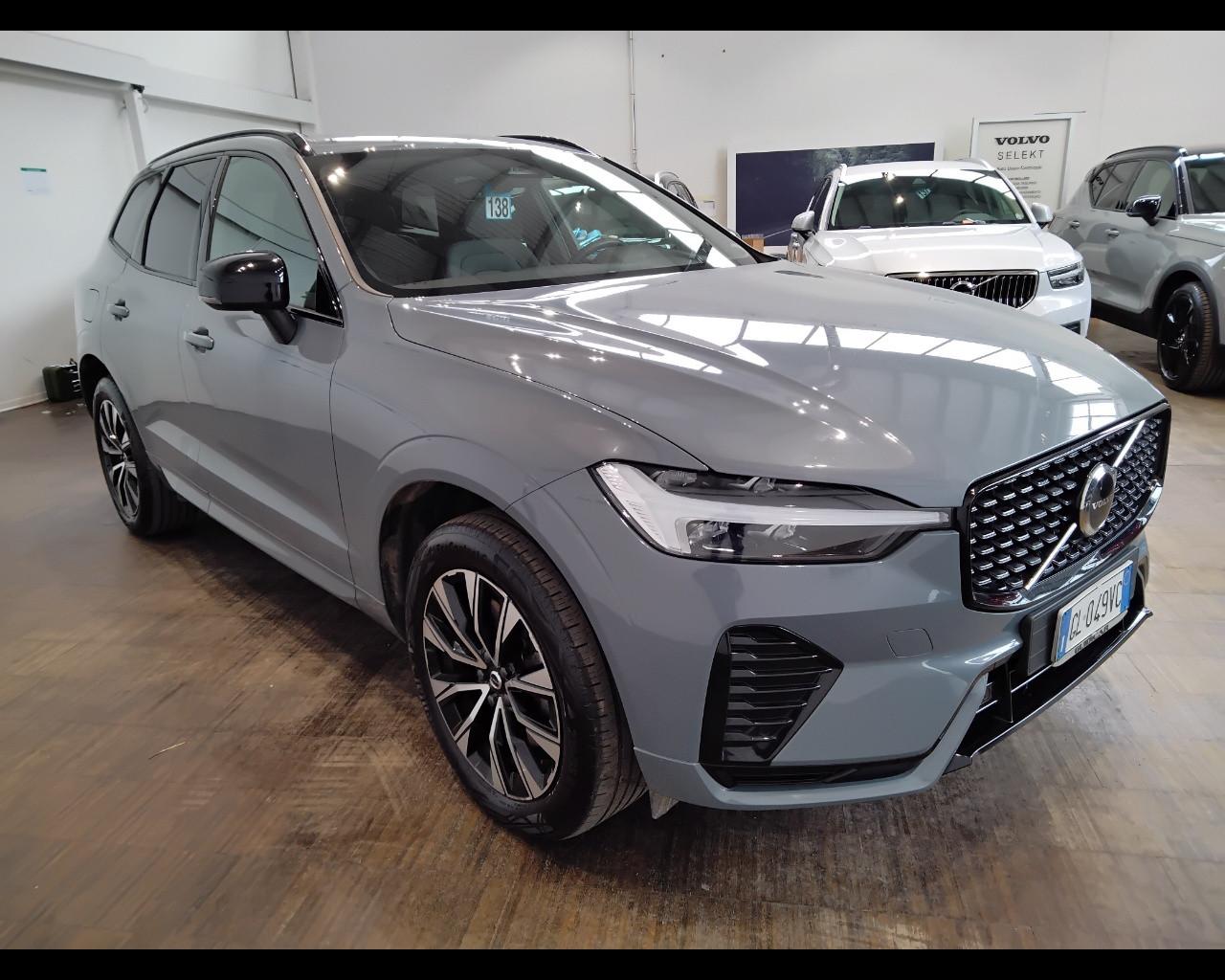 VOLVO XC60 II 2022 - XC60 2.0 b4 Plus Dark auto