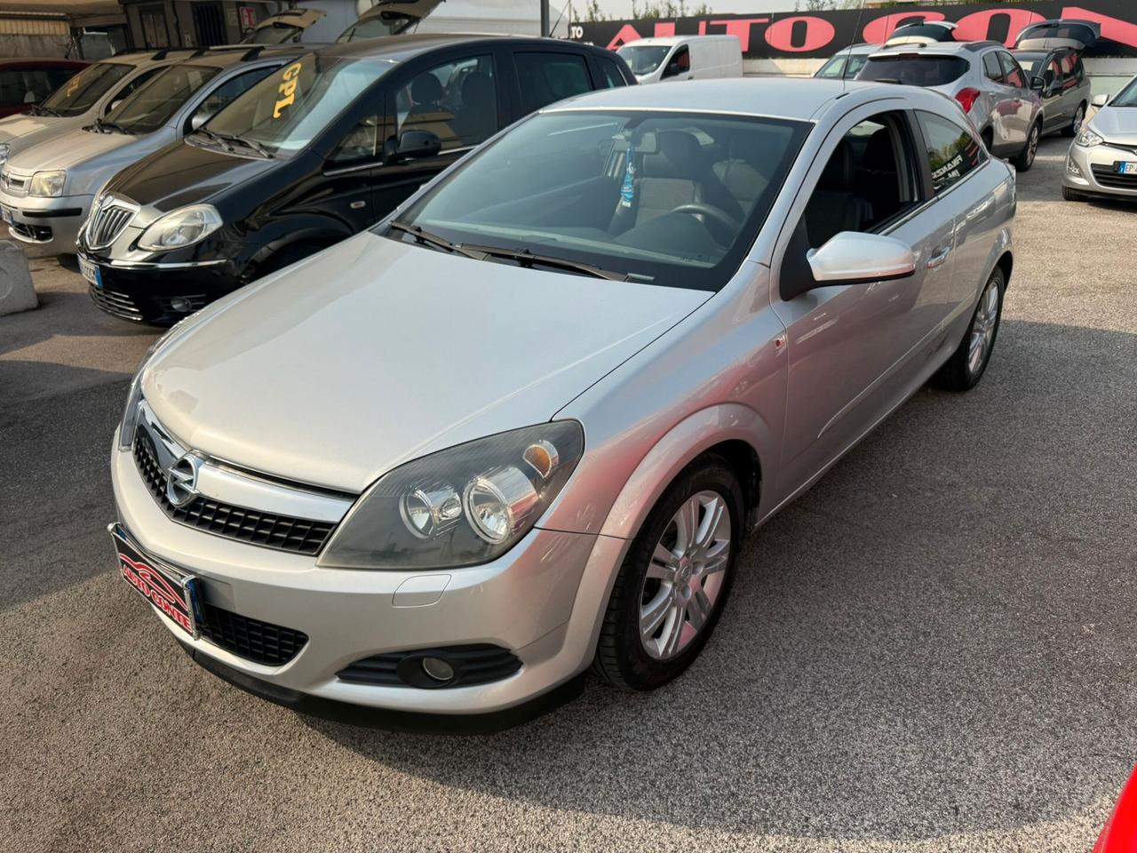 Opel Astra GTC 1.7 CDTI 110CV 3 porte Cosmo