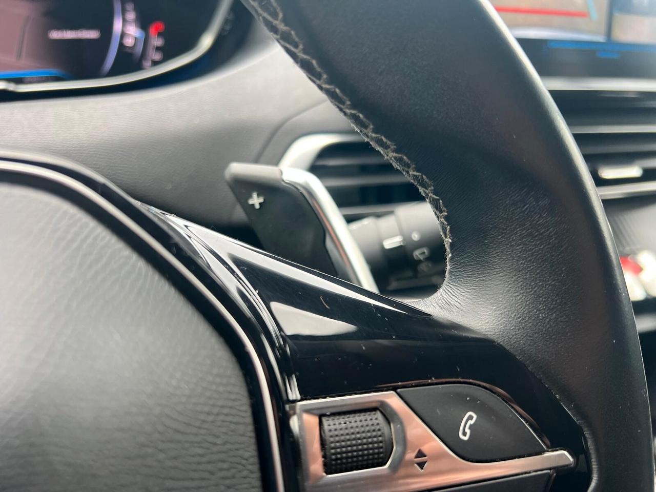 Peugeot 5008 HDi 7 posti 130 EAT8 Allure Pack