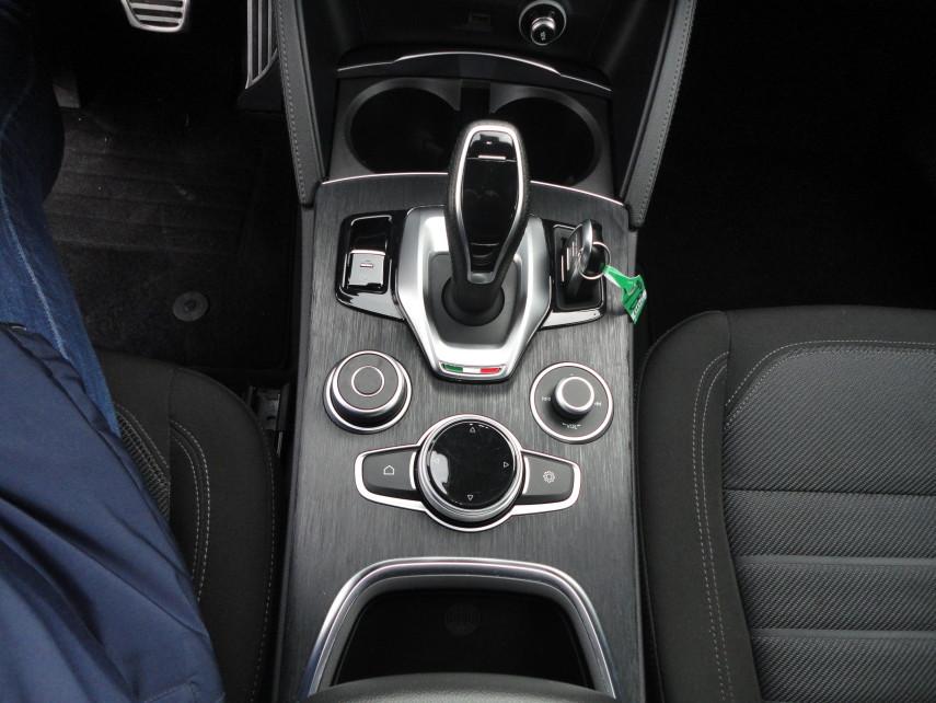 Alfa Romeo Stelvio 2.2 t Sprint Q4 190cv auto