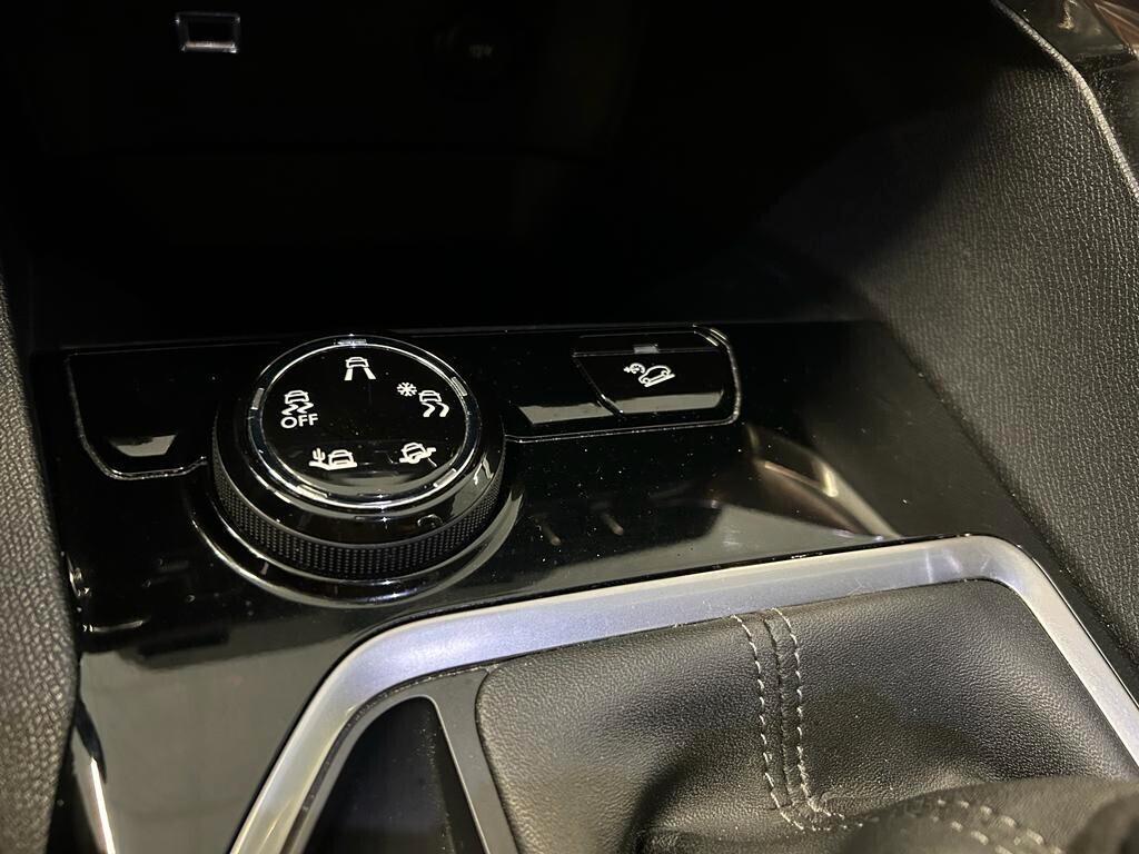 Peugeot 3008 ALLURE BlueHDi 130 6m GRIP CONTROL
