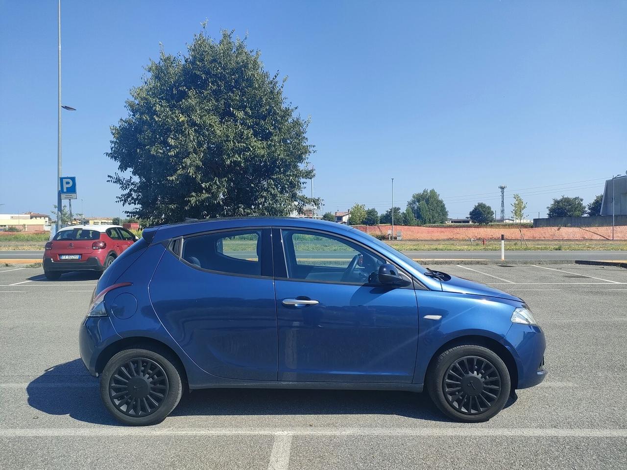 LANCIA Ypsilon 1.0 Firefly Hybrid Silver s&s 70cv