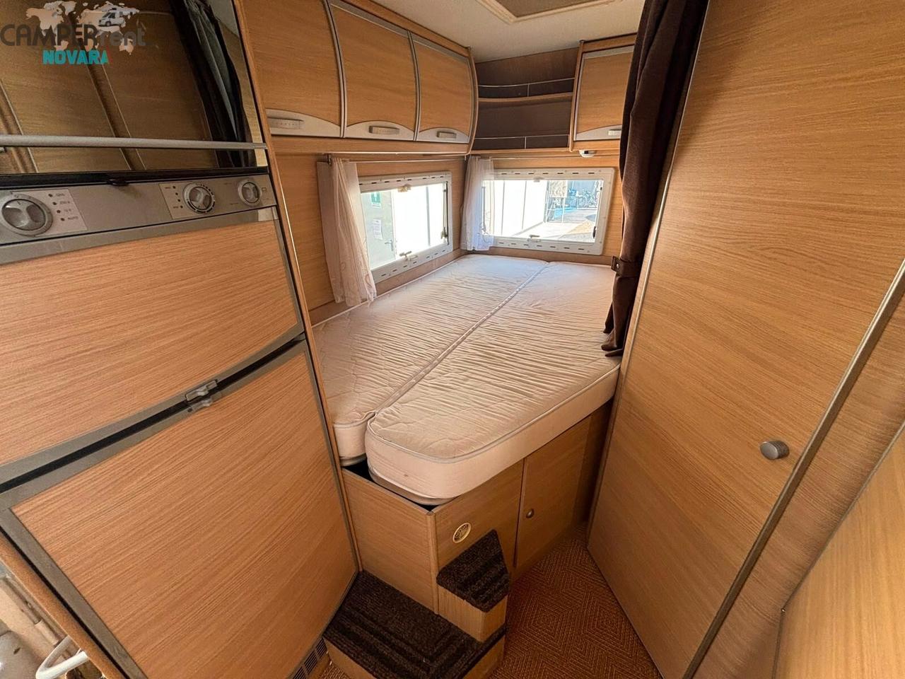 ROLLER TEAM GRANDUCA 255 P - SEMINTEGRALE CON LETTO ALLA FRANCESE ED AMPIO GARAGE (foro 92 x 61)