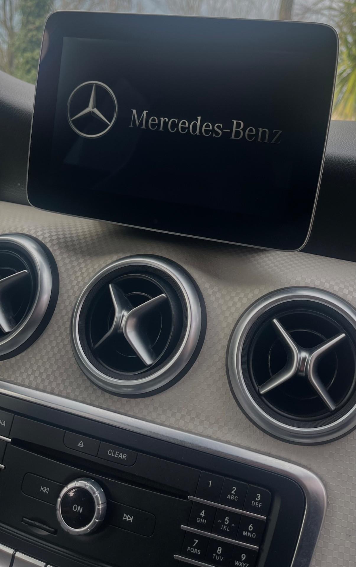 MERCEDES A 180 PREMIUM RESTYLING AUTOMATIC