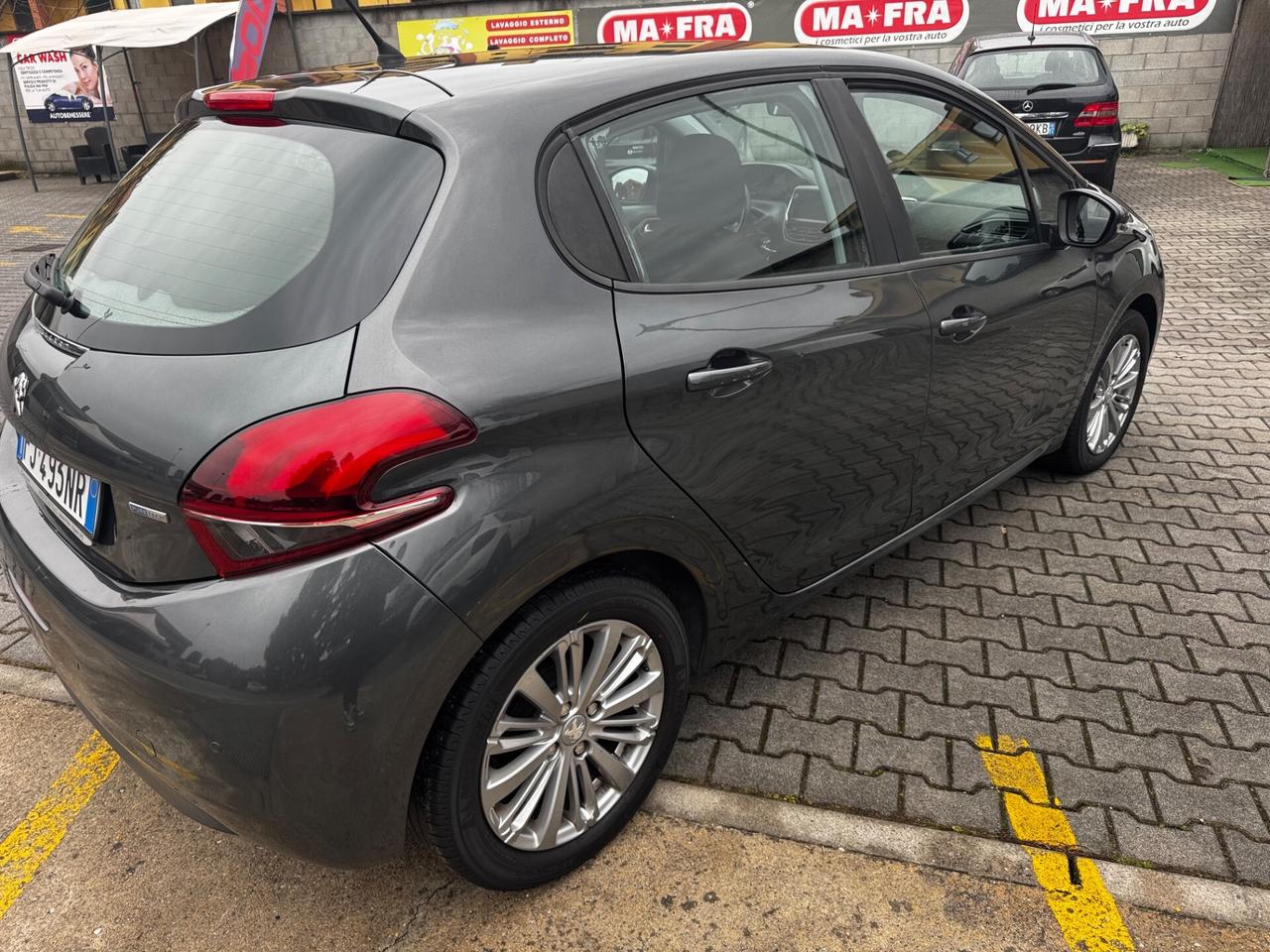 Peugeot 208 PureTech 82 5 porte Allure neopatentati