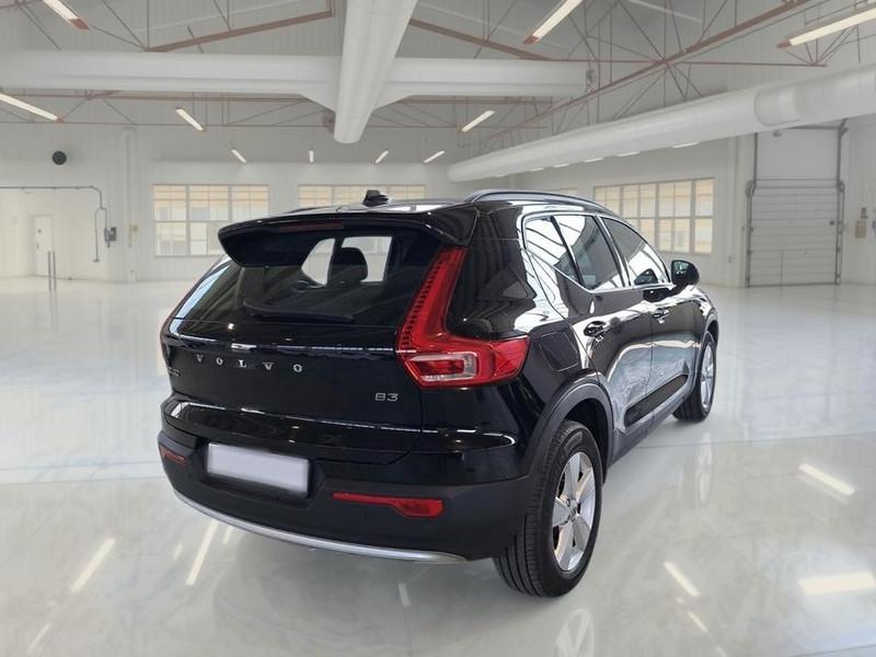 VOLVO XC40 B3 AUTOMATICO ESSENTIAL SUV