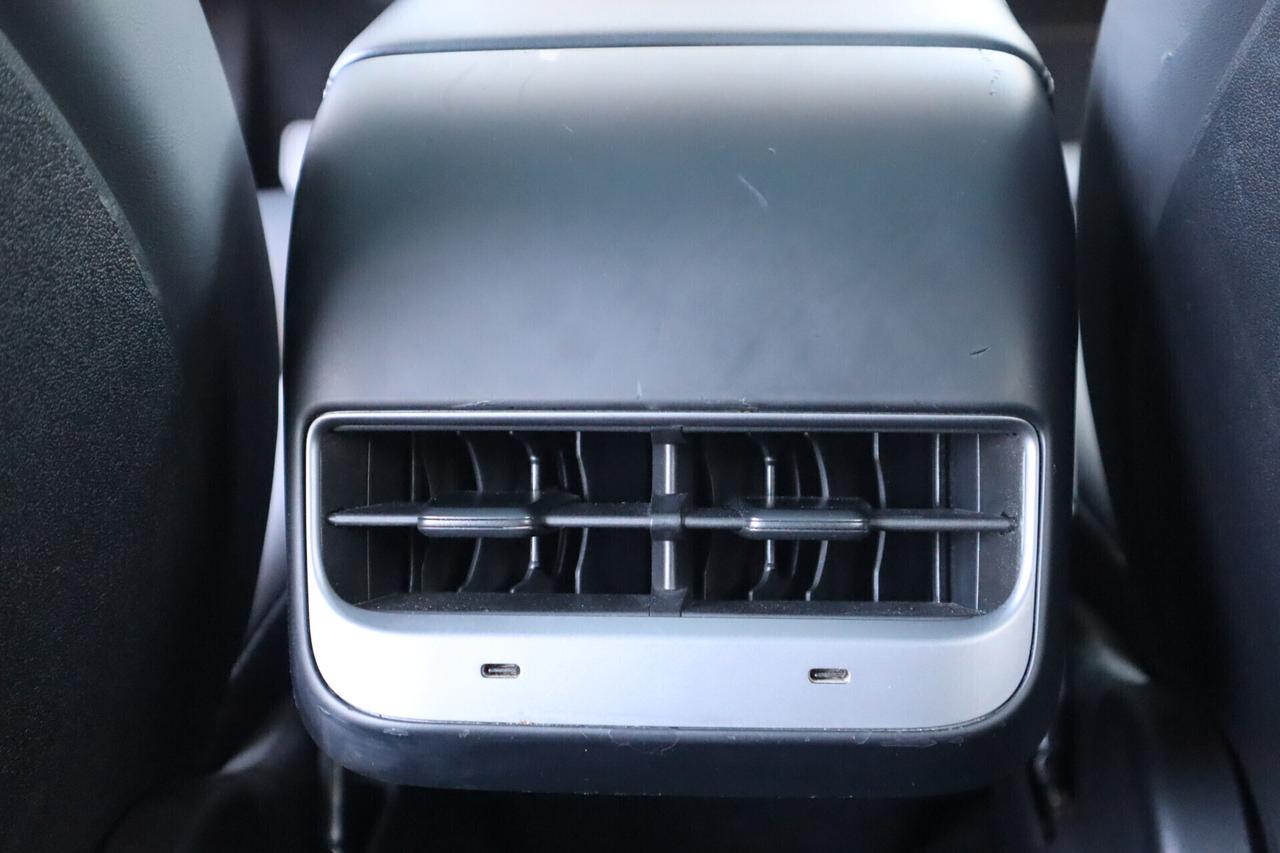 Tesla Y AWD Max Range 514 CV - POMPA DI CALORE - CAMERA