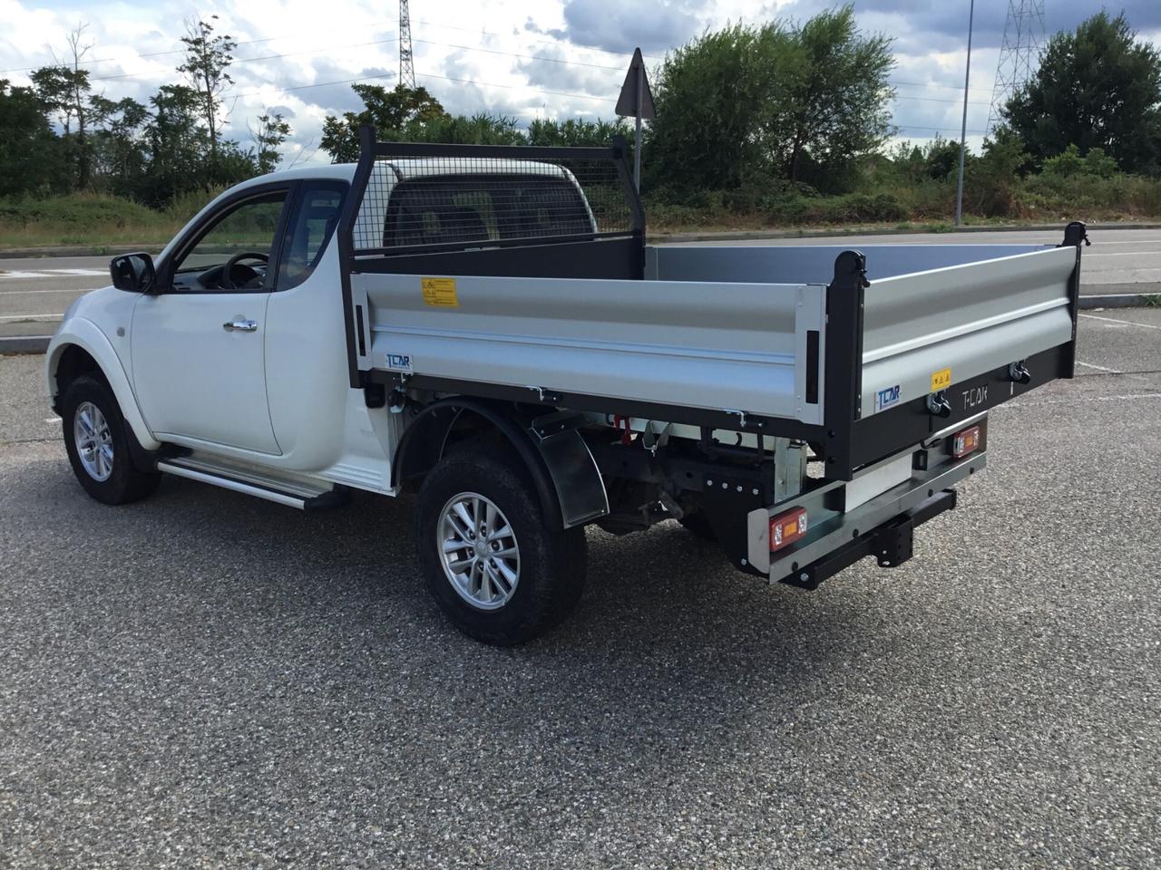 Mitsubishi L200 2.5 DI-D Club Cab cassone ribaltabile