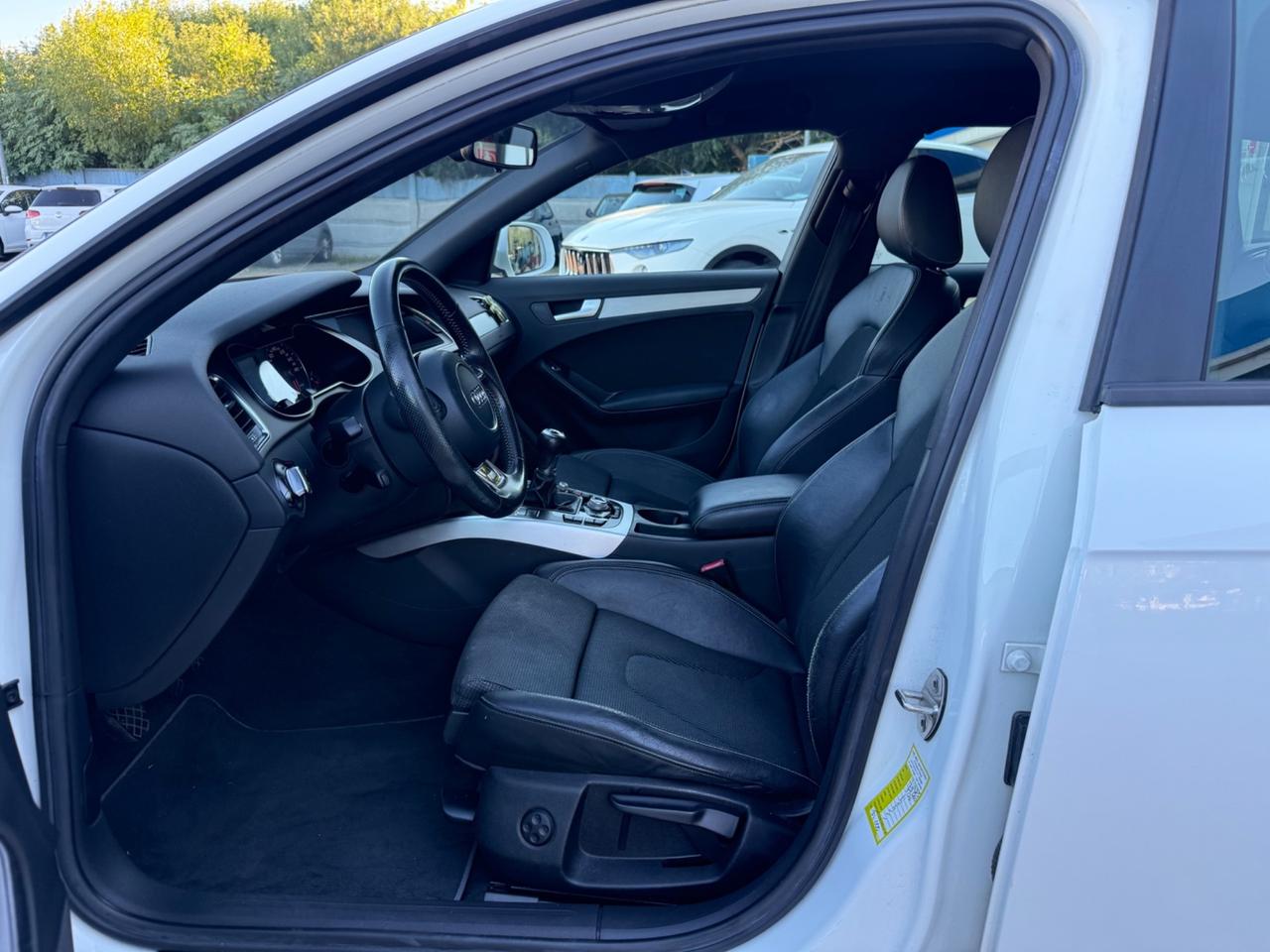 Audi A4 Avant 2.0 TDI 177CV s-line interno/esterno