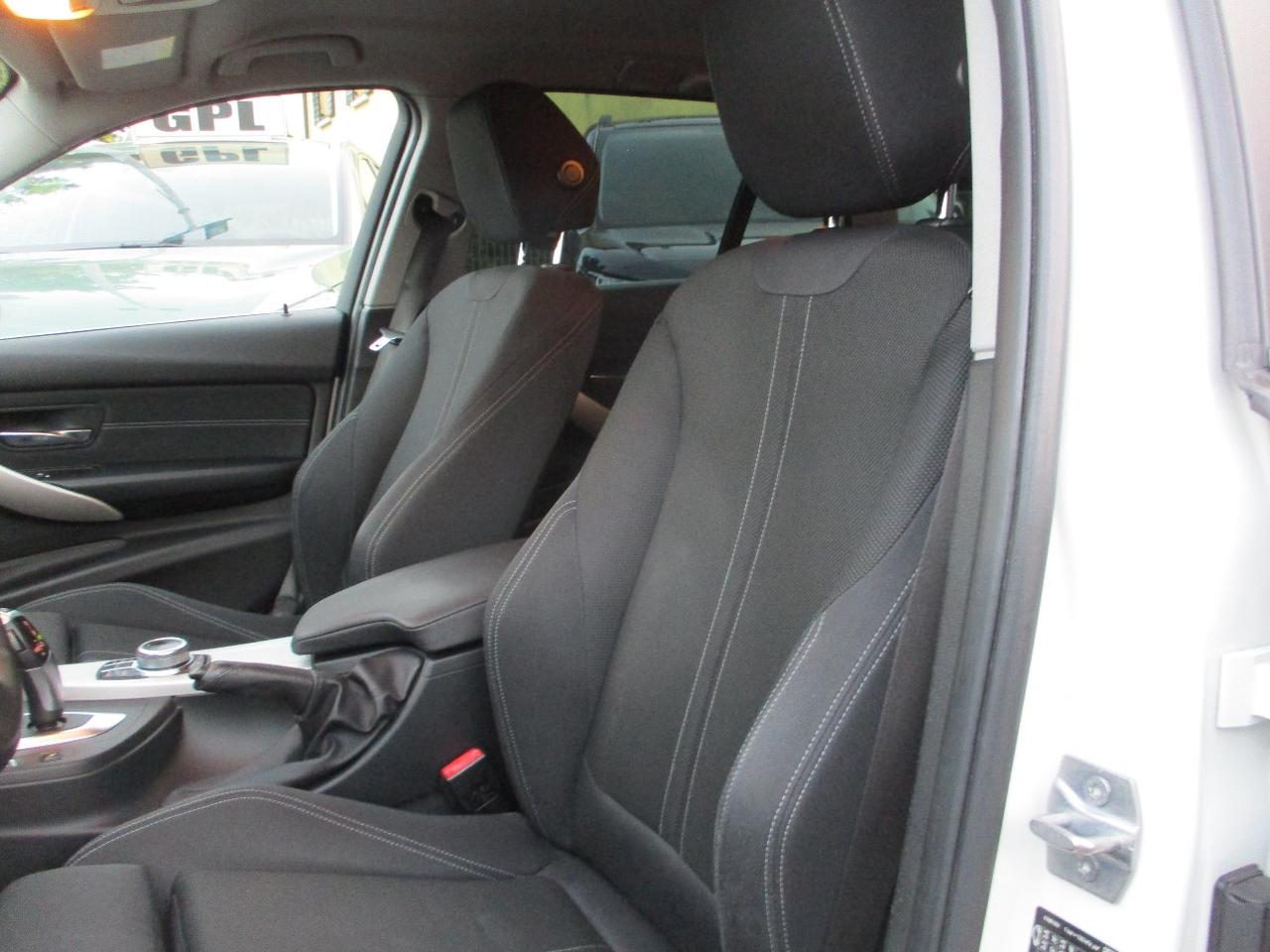 BMW 320 d Touring xdrive Luxury auto CarPlay/LED/Navi