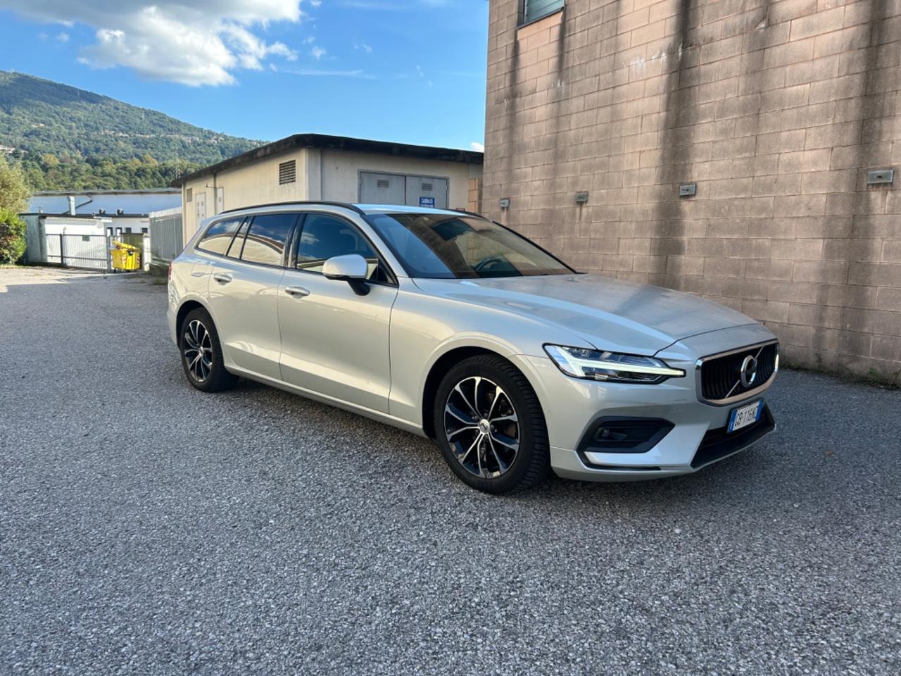 VOLVO V60 d3 R Design