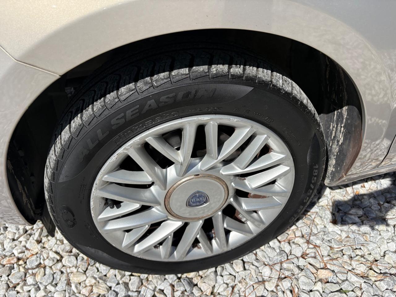 Lancia Ypsilon 1.2 69 CV 5 porte Gold