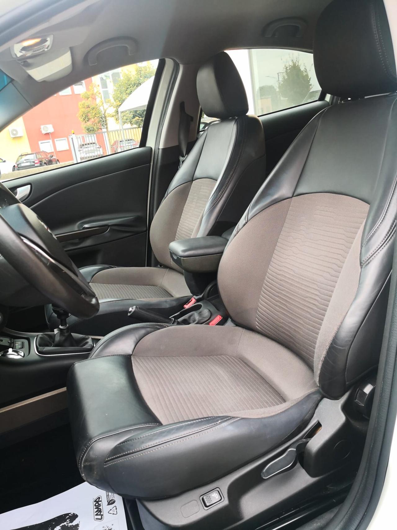 Alfa Romeo Giulietta 1.6 JTDm-2 105 CV ***SENSORI PARK***PELLE/TESSUTO***