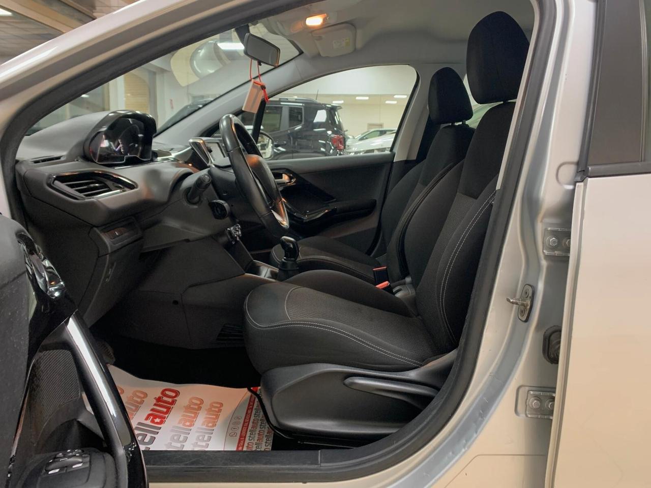 Peugeot 208 PureTech 82 5 porte Allure