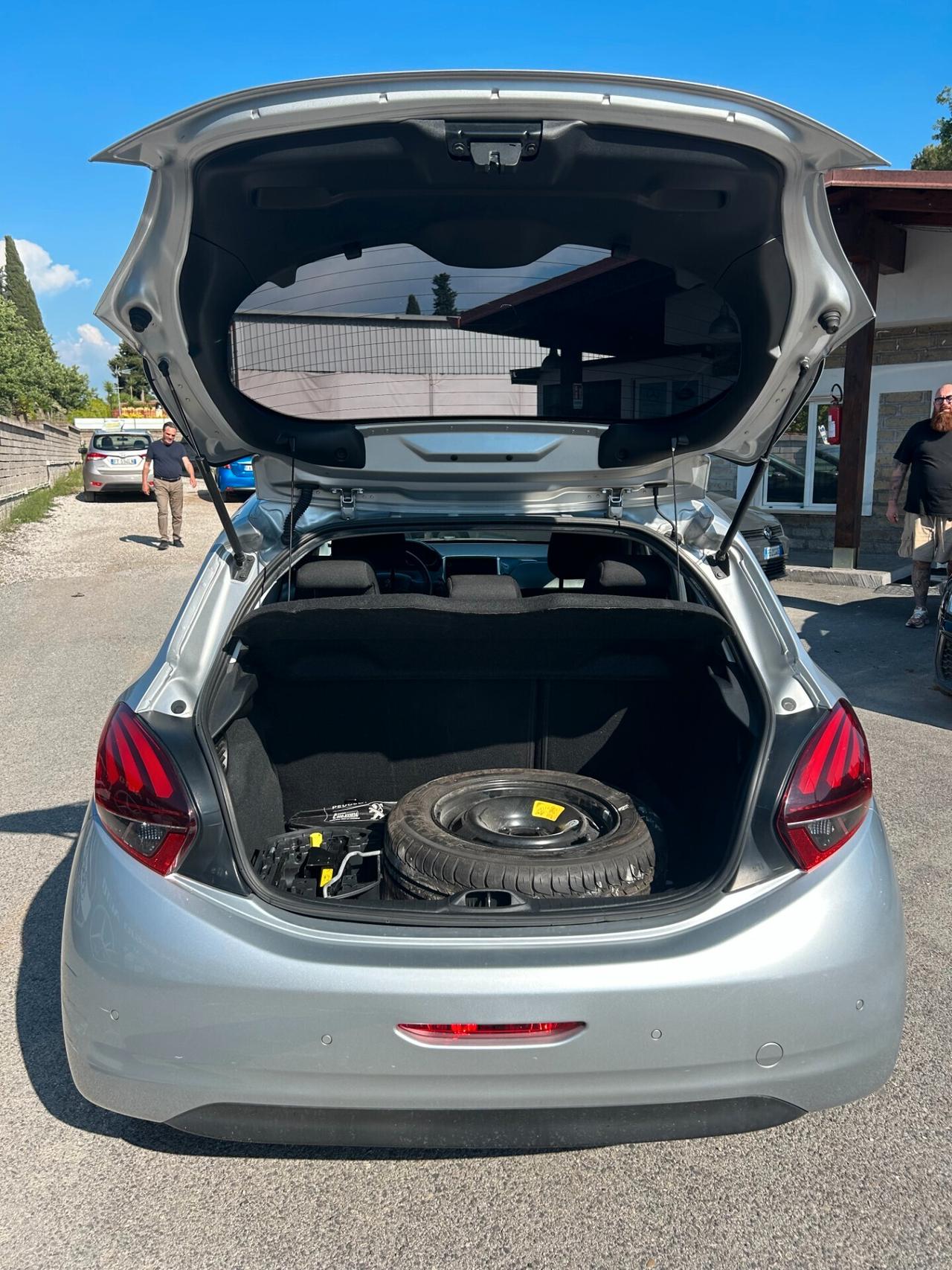 Peugeot 208 PureTech 82 5p. GPL Allure