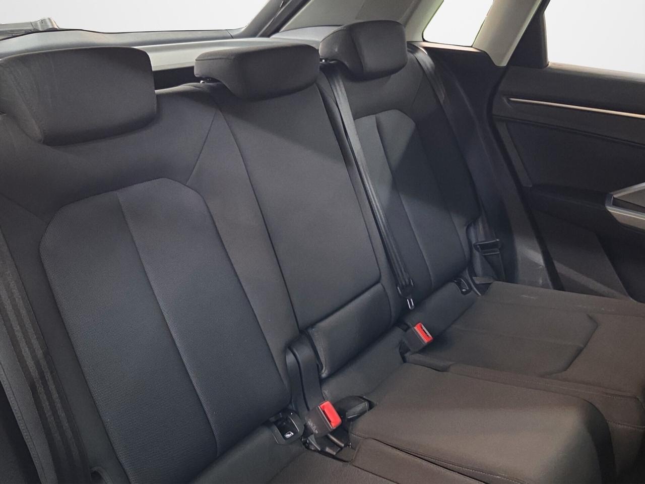 Audi Q3 45 TFSI e S tronic Business