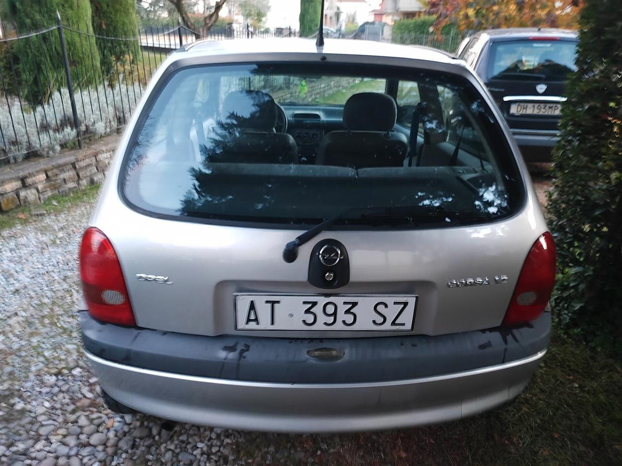 Opel Corsa 3 porte 1.2 Benz neopatentati
