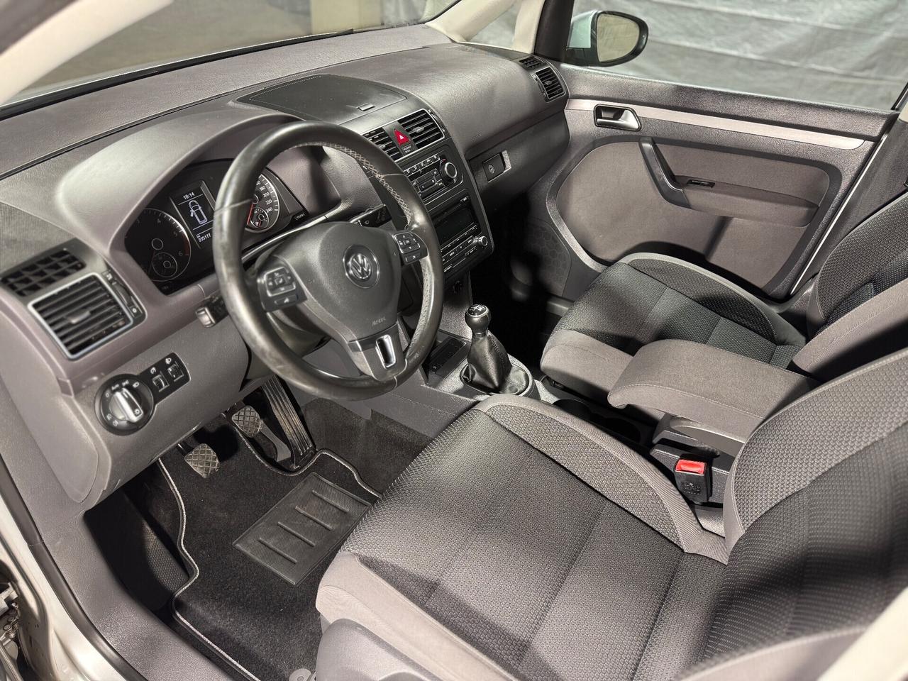 Volkswagen Touran 1.6 TDI 7 POSTI NEOPATENTATI