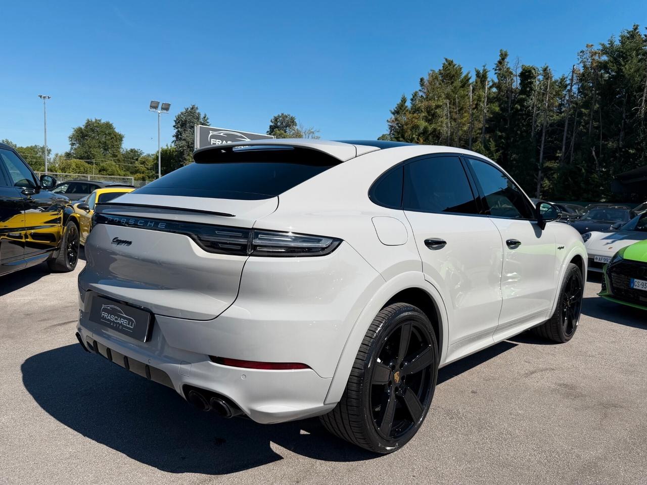 Porsche Cayenne Coupé 3.0 V6 E-Hybrid/scarico/pano/22"/km doc/bollo € super. B pagati