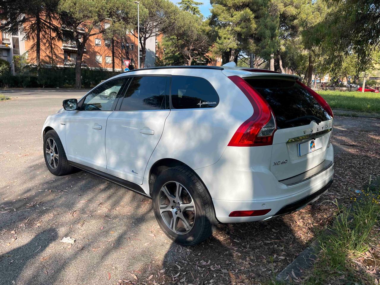 Volvo XC 60 XC60 D5 AWD Geartronic R-design Automatica Apple Car Android