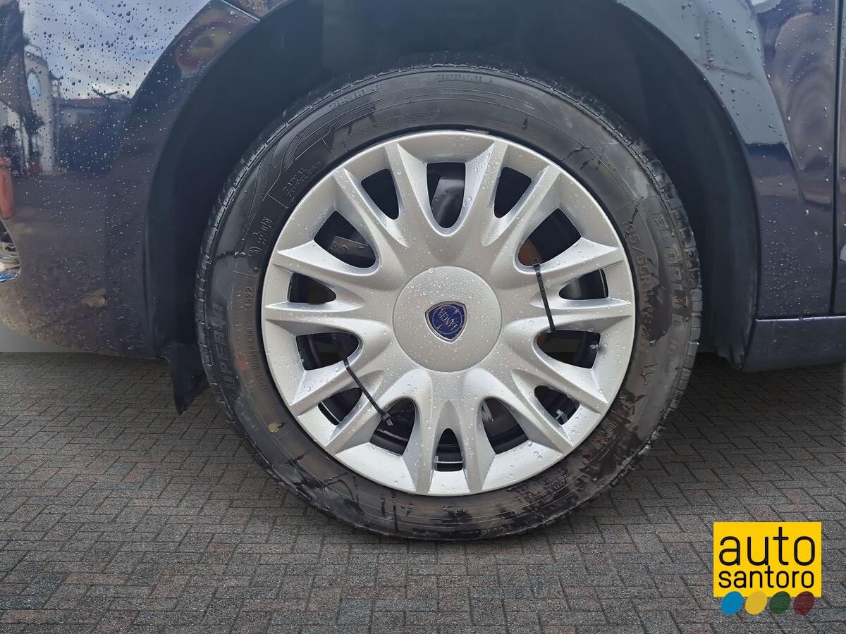 LANCIA YPSILON 1.2 B/GPL ECOCHIC GOLD