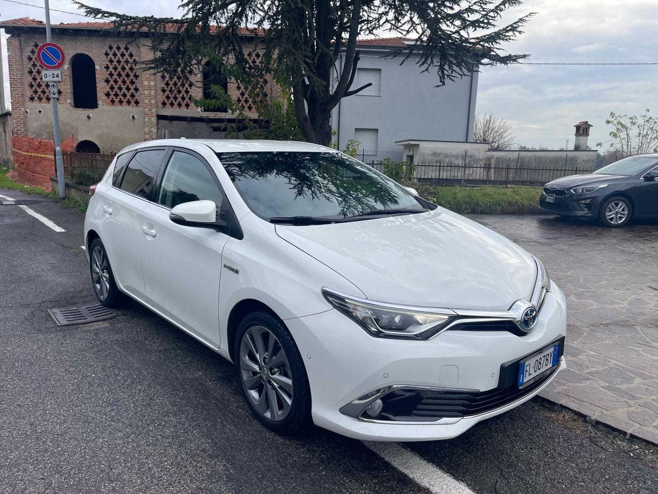 Toyota Auris 1.8 Hybrid Lounge