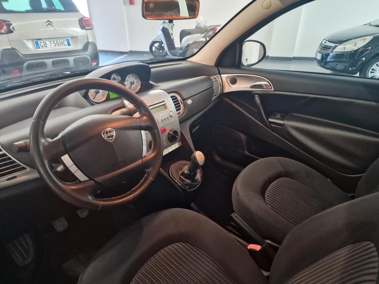 Lancia Ypsilon 1.3 MJT 90 CV Platino