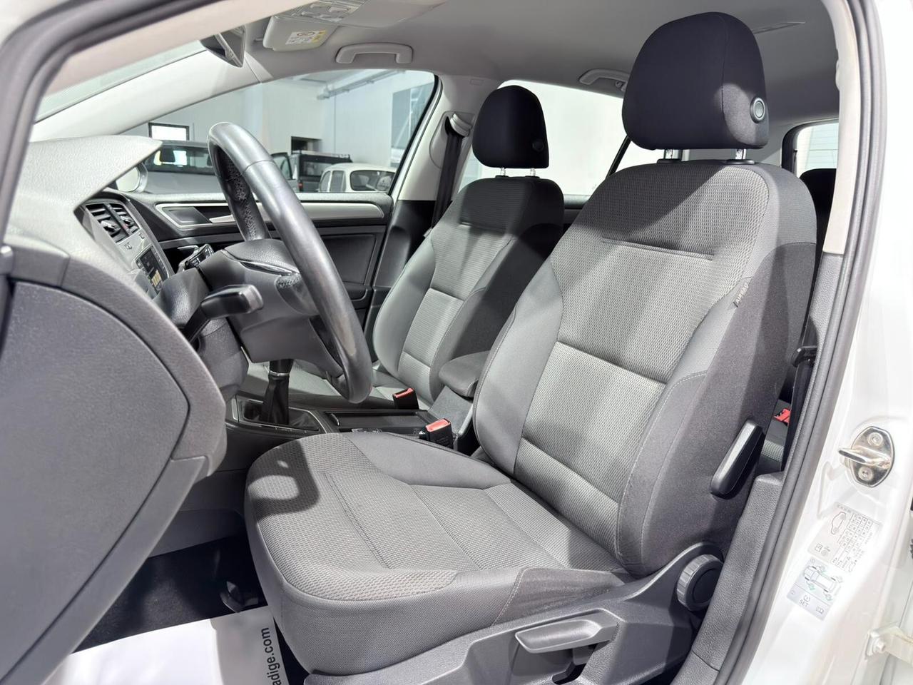 VOLKSWAGEN GOLF 1.6TDI 110CV 5P 2017 105.000km