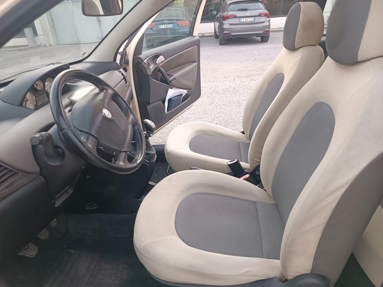 Lancia Ypsilon 2006---1.2 Benzina Neopatentati