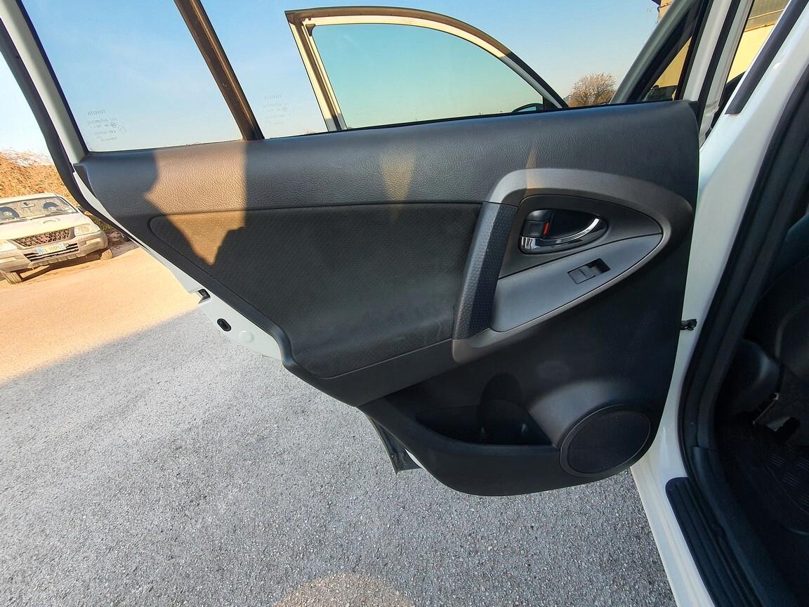 Toyota RAV4 2.2 D4D 150CV 4WD 5p. Luxury