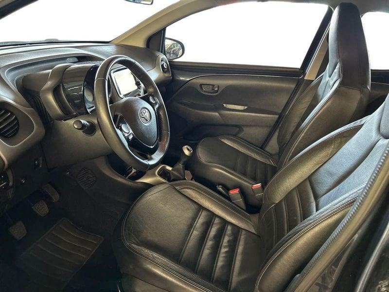 Toyota Aygo 1.0 VVT-i x-play TSS + CERCHI IN LEGA