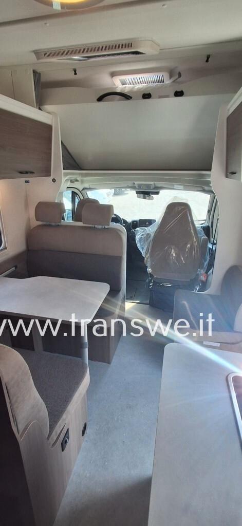 Carado A364 Camper mansarato con letto matrimoniale e maxi garage