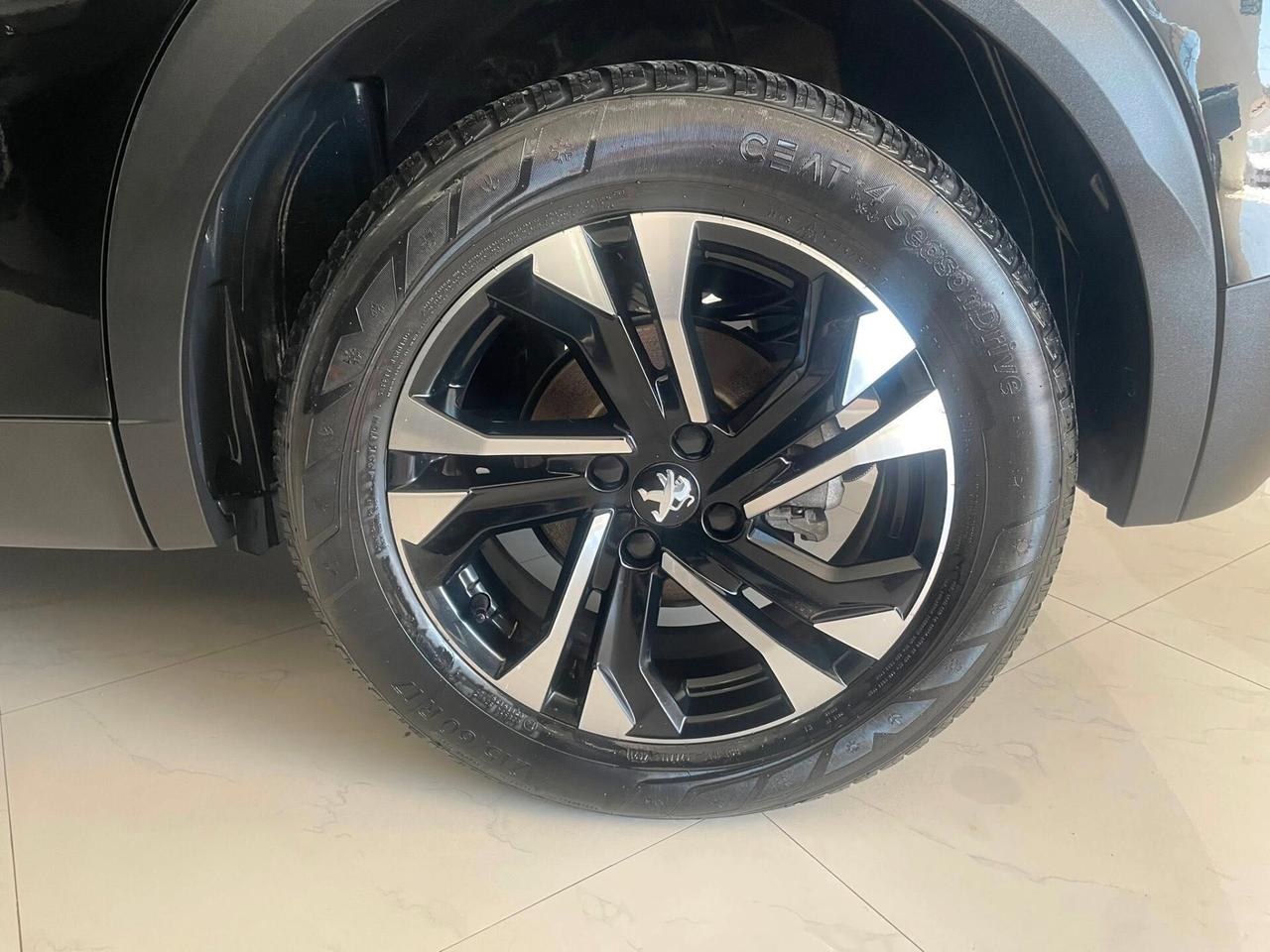 Peugeot 2008 motore elettrico 136 CV Allure