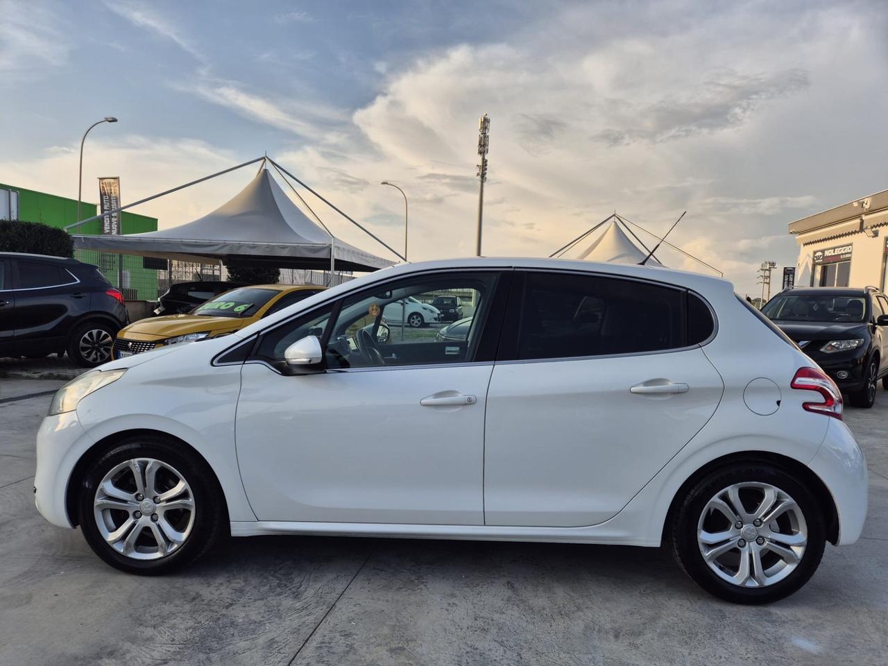 Peugeot 208 1.4 HDi 68 CV 5 porte Allure TETTO PANORAMICO