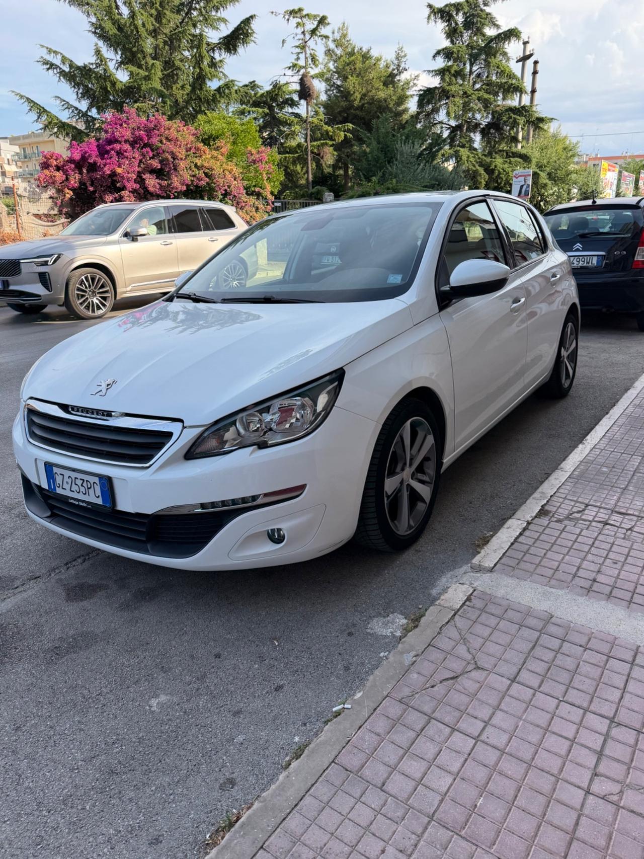 Peugeot 308 1.6 HDi 92 CV BERLINA *140.000km*