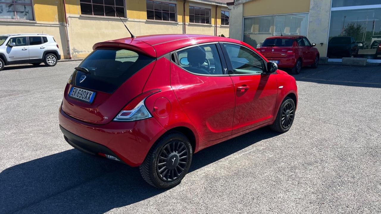 Lancia Ypsilon 1.2 69 CV 5 porte S&S Silver