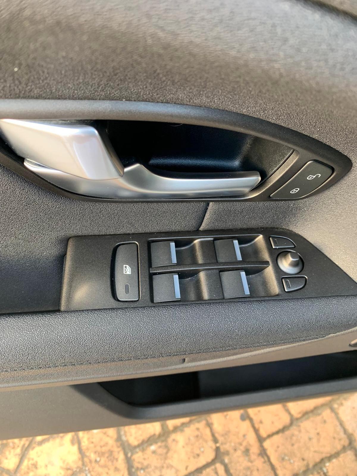 Land Rover Range Evoque 2.0 eD4 5p. Pure