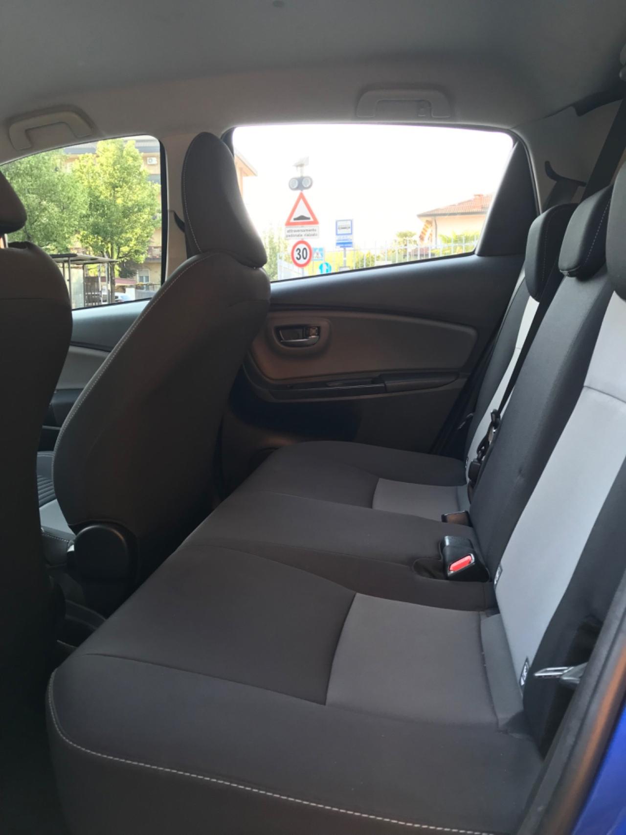 Toyota Yaris 1.5 Hybrid 5 porte Lounge Stupenda Doppio Treno Gomme