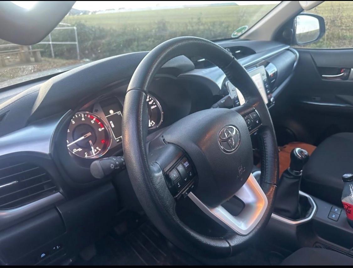 Toyota Hilux 2.4 D-4D 4WD 2 porte Extra Cab Lounge * Cambio 6M