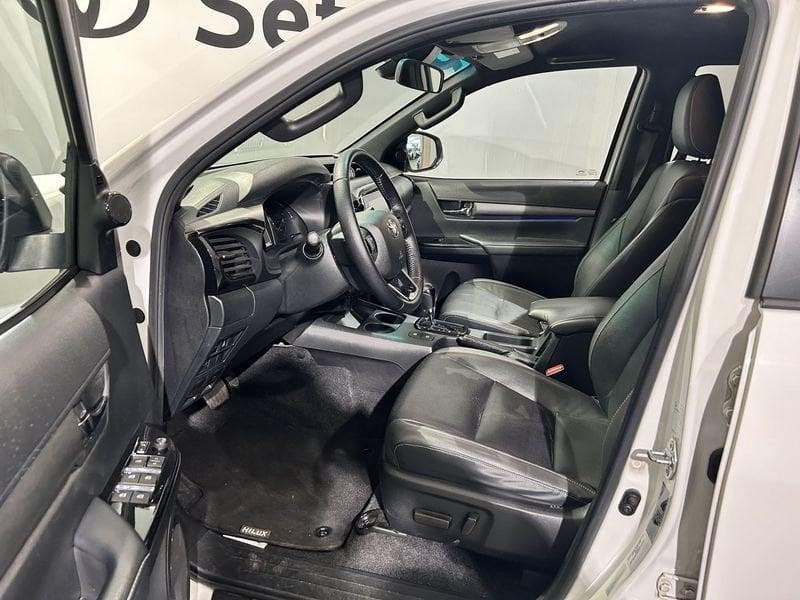 Toyota Hilux Hilux 2.8 D A/T 4WD 4 porte Double Cab Invincible + COPERTURA HARD TOP