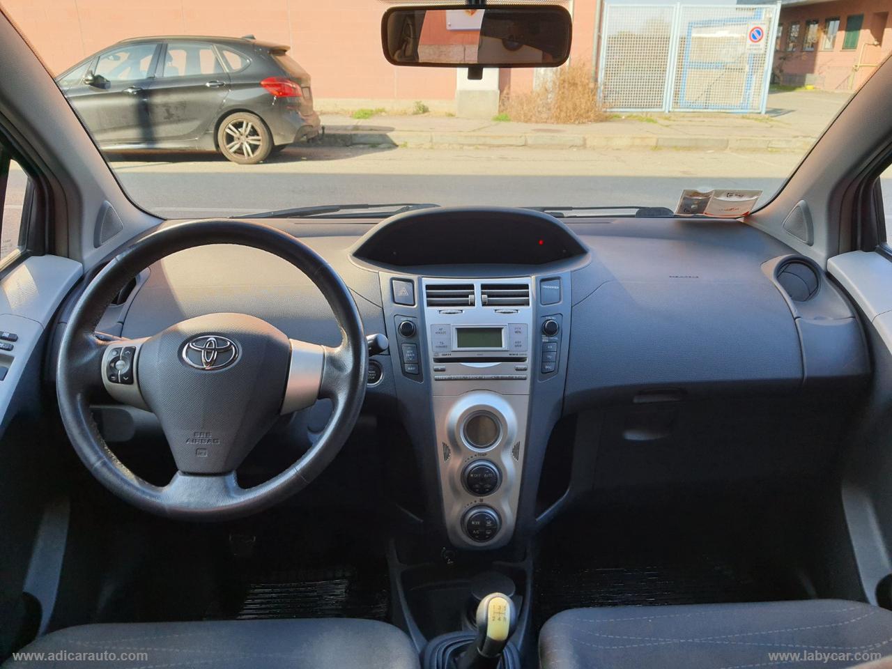 TOYOTA Yaris 1.3 5p. Sol