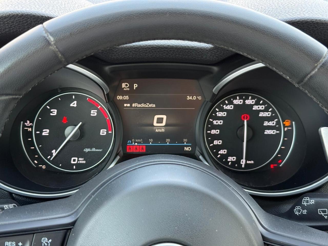 Alfa Stelvio 2.2 TD 190 CV AT8 Q4 Executive + Palette