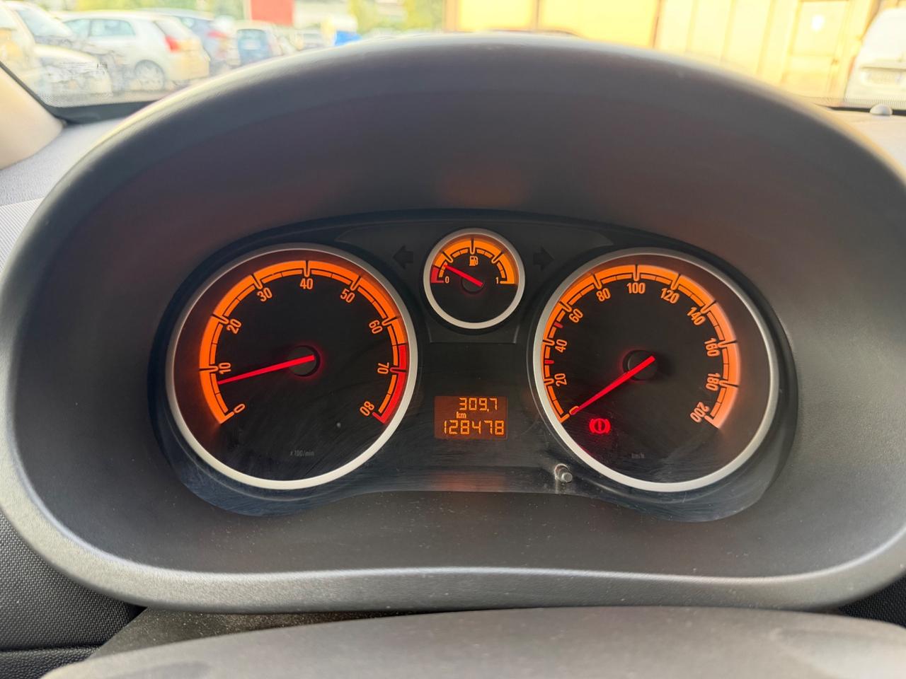 Opel Corsa 1.2 benzina gpl 2012