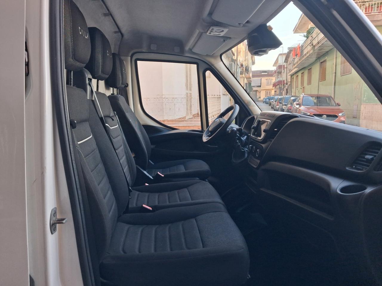 Iveco Daily v35 s 14 2022 unico prop nav