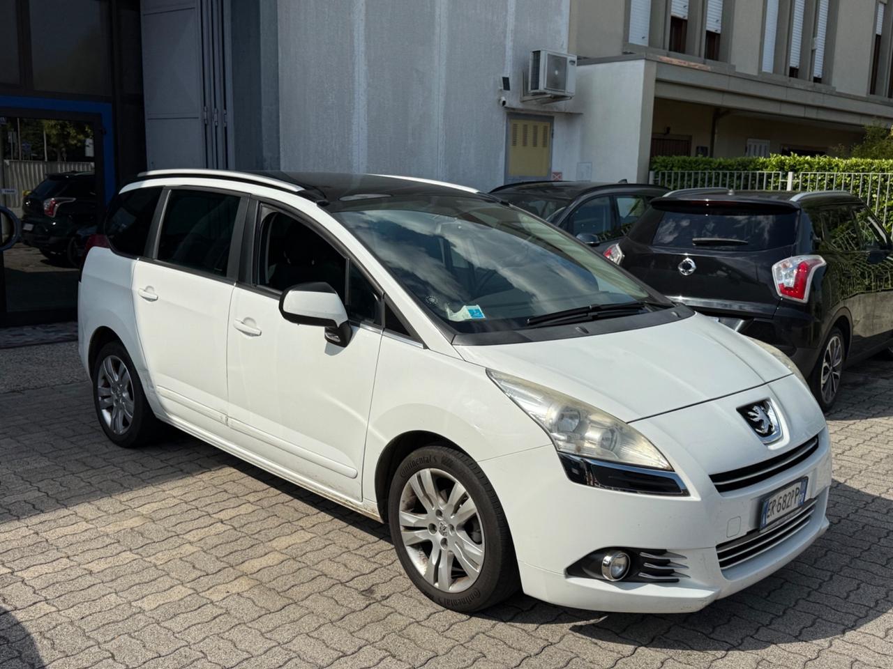 Peugeot 5008 Cielo Panorama 1.6 HDi 115CV Allure