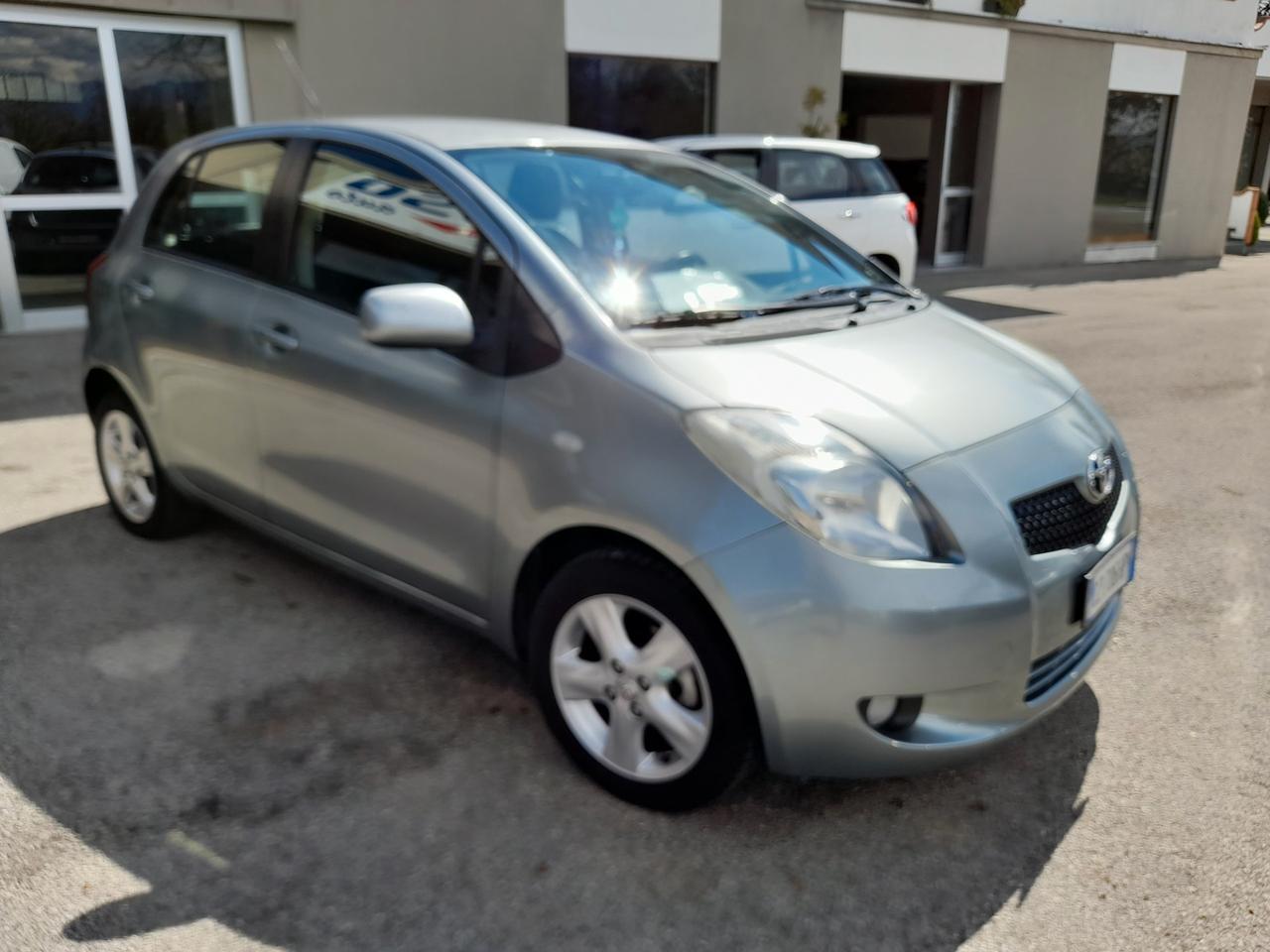 Toyota Yaris 1.0 5 porte Sol